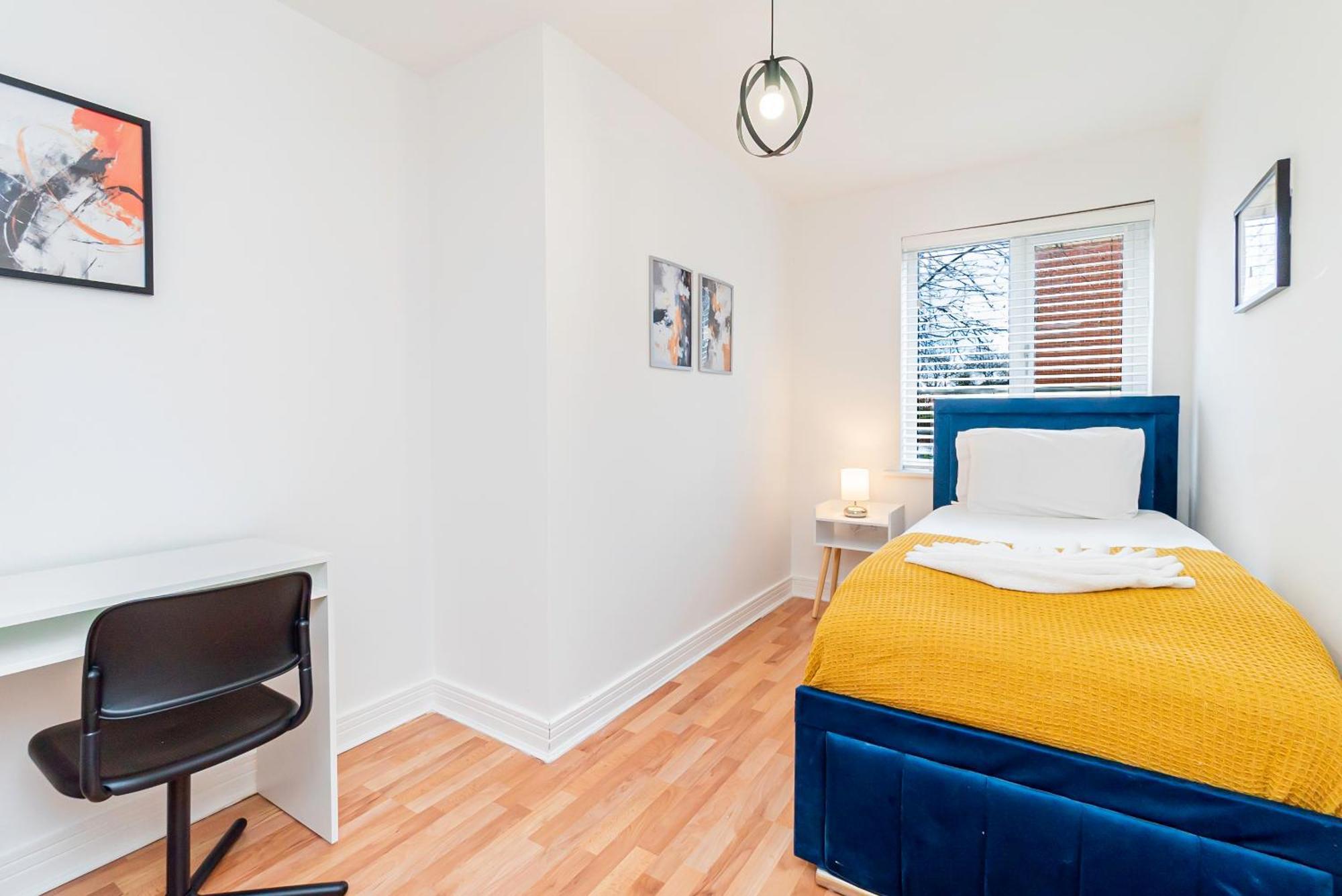 Apartment Modern Two Bedroom Flat With Free Parking *
