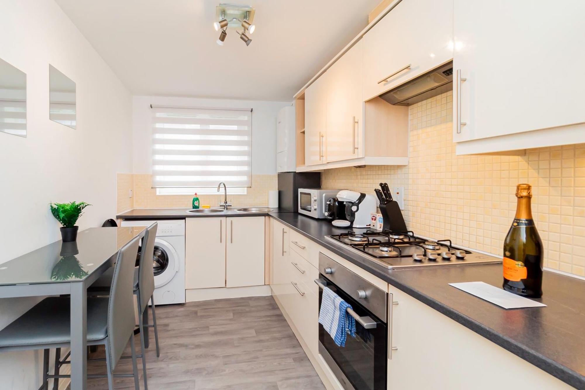 Apartment Modern Two Bedroom Flat With Free Parking