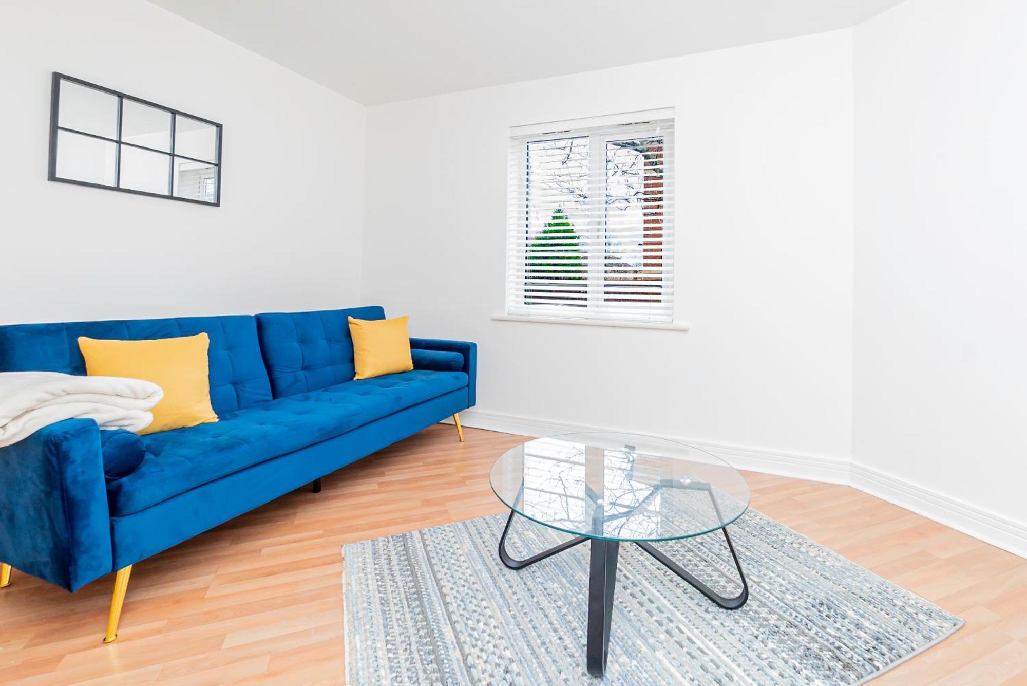 Apartment Modern Two Bedroom Flat With Free Parking *